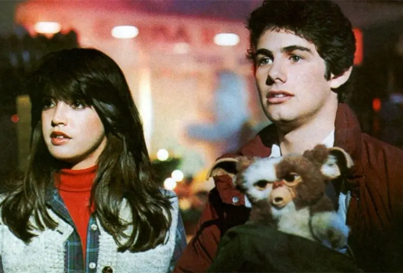 Gremlins fue una pel&iacute;cula de fantas&iacute;a y terror que se estren&oacute; en 1984. La historia gira alrededor de Billy, un joven que recibe como regalo de navidad a un animal tierno y peludo llamado Gizmo.