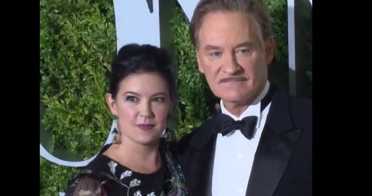 Ahora tiene 60 a&ntilde;os, est&aacute; casada con el actor Kevin Kline y tienen 2 hijos. En los a&ntilde;os 2000 abandon&oacute; su carrera para dedicarse a su familia y su &uacute;ltima pel&iacute;cula fue 'The Anniversary Party'.