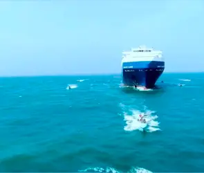 El impactante momento en que piratas secuestran un buque con mexicanos abordo