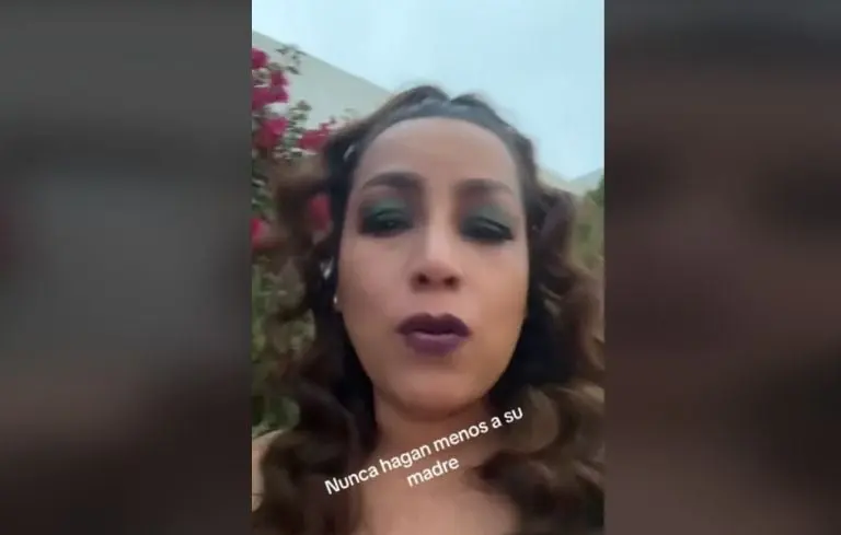Mamá llora en la boda de su hijo (TikTok)