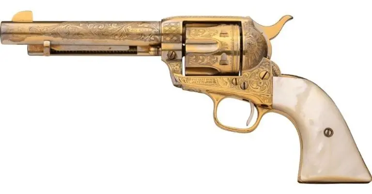 Revolver chapa de oro de Pancho Villa. Fuente: Rock Island Auction
