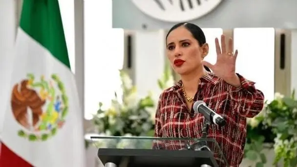 La alcaldesa de Cuauhtémoc, Sandra Cuevas, anunció una pausa en su relación con el Frente Amplio por México y arremetió contra los dirigentes nacionales del PRI y PRD de la capital,