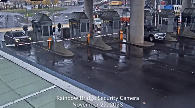 Coche sale volando y explota entre la frontera de USA y Canad&aacute;