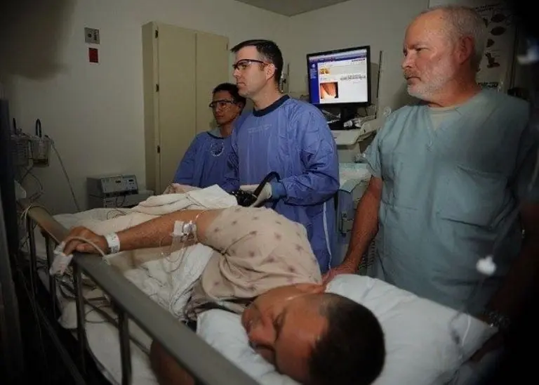 ¡Impactante descubrimiento! Encuentran una mosca viva en el intestino de un hombre Créditos: FB