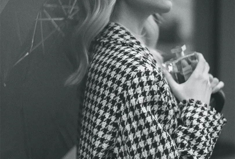 En la Grecia, durante el per&iacute;odo cl&aacute;sico, las mujeres en particular utilizaban fragancias fuertes y picantes con jengibre y canela.