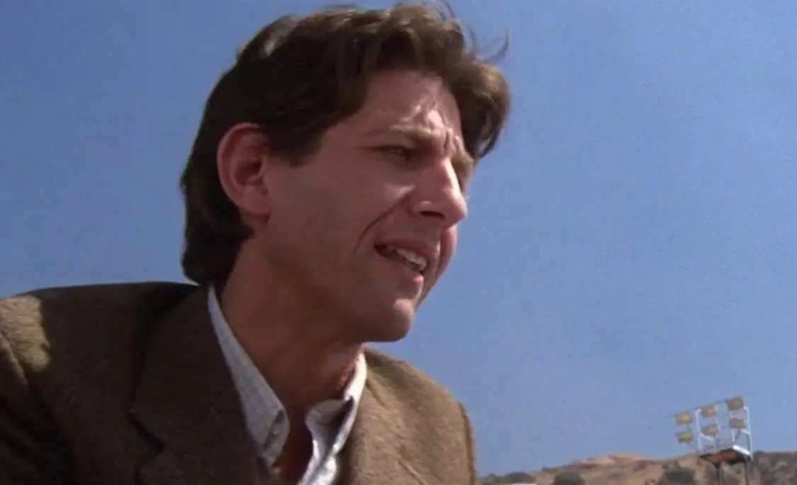 Peter Coyote interpret&oacute; a Keys, un agente del gobierno