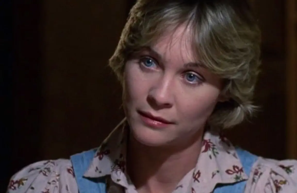 Dee Wallace interpret&oacute; a Mary, la madre de Elliot