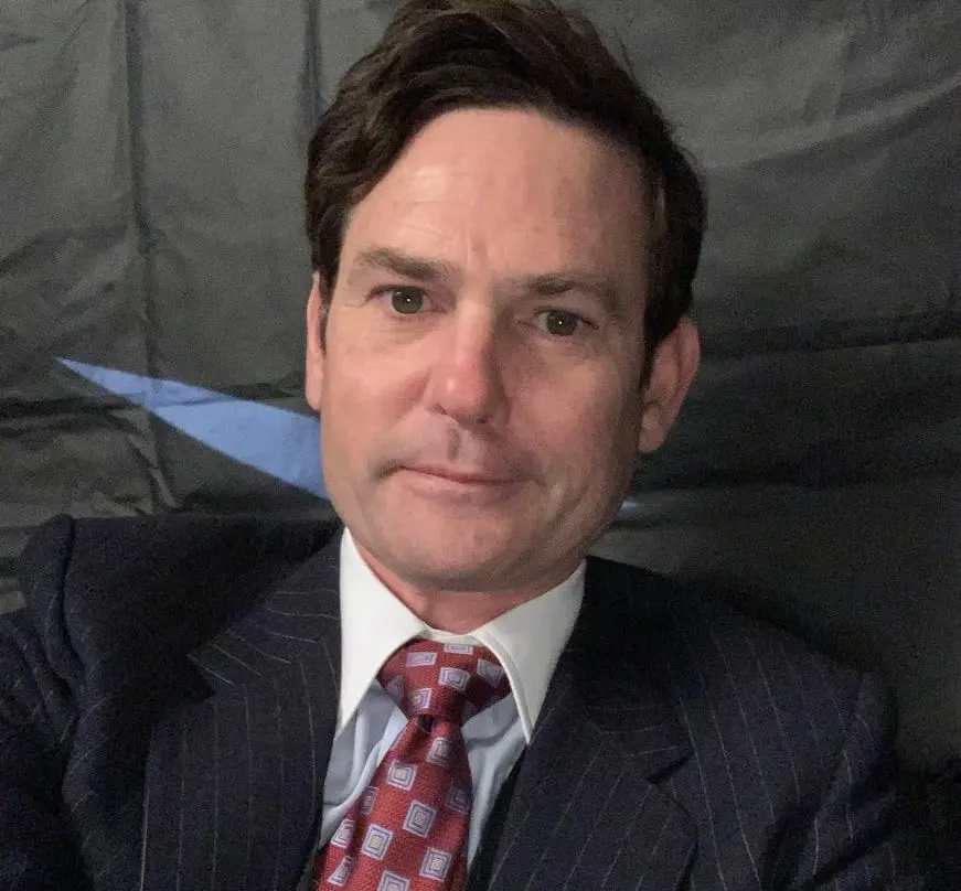 Ahora tiene 52 a&ntilde;os, es padre de 3 hijos y desde 2009 est&aacute; casado con Annalee Thomas. Ha trabajado en series como La ca&iacute;da de la casa Usher y Misa de medianoche. 