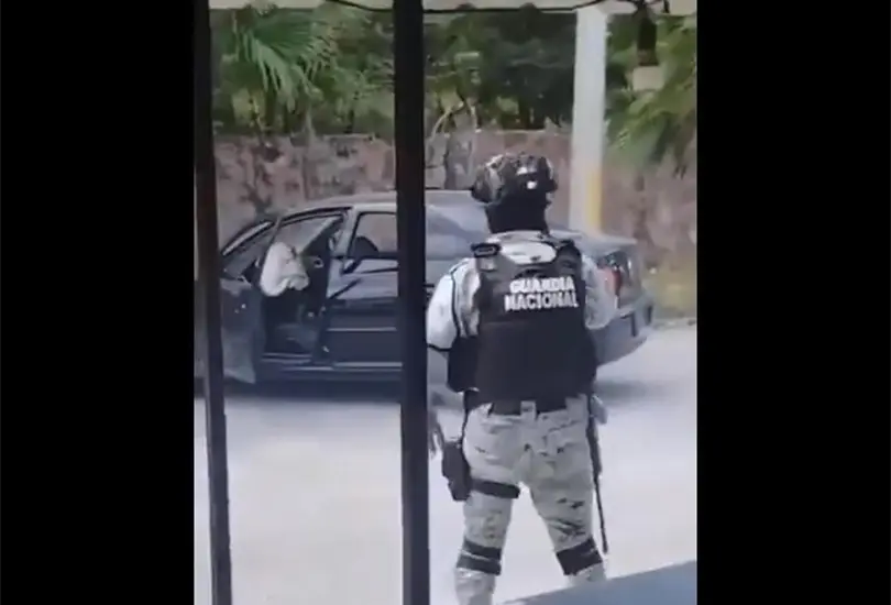 El autom&oacute;vil en el que viajaban los periodistas fue atacado a balazos. 