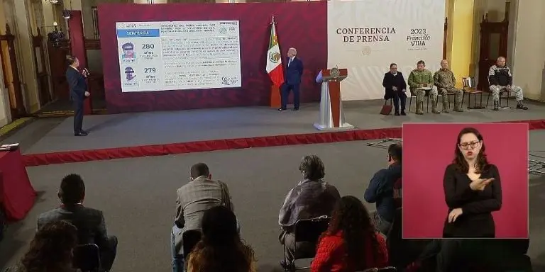 La sentencia a dos sujetos fue anunciada durante la conferencia mañanera. Foto: captura de pantalla.