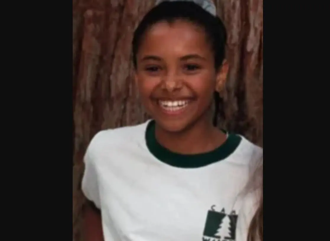 Kat Graham interpret&oacute; a Jackie, una de las amigas de Annie en el campamento