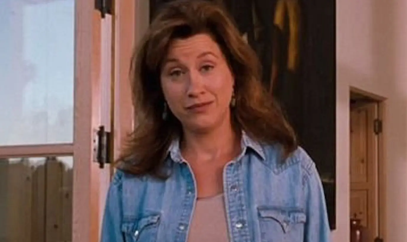 Lisa Ann Walter interpret&oacute; a Chessy, la nana de Hallie