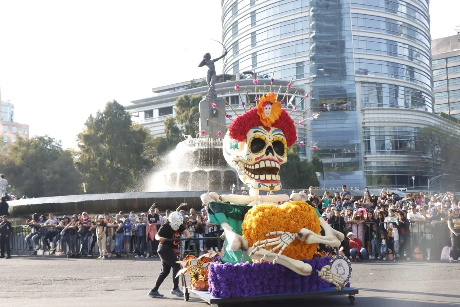 En el Desfile de D&iacute;a de Muertos 2023 participaron cerca de 4 mil grupos con sus alebrijes y creaciones artesanales. 