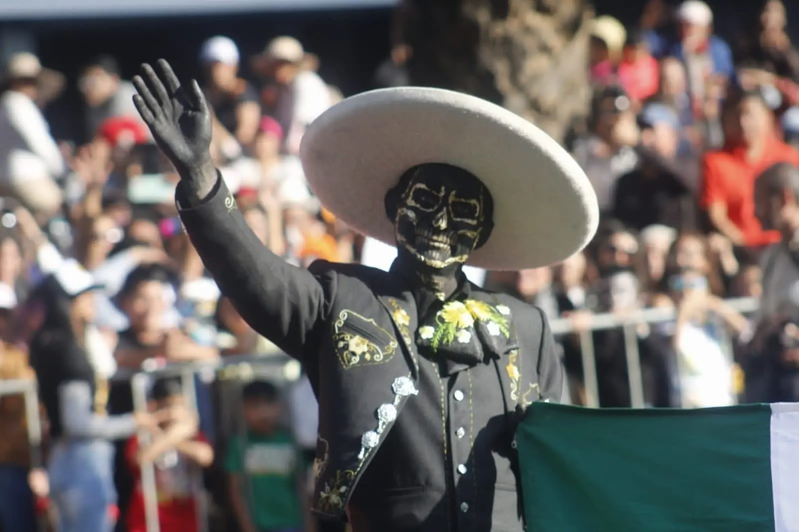 Las calles de la Ciudad de M&eacute;xico fueron invadidas por danzantes, catrinas y esqueletos. 