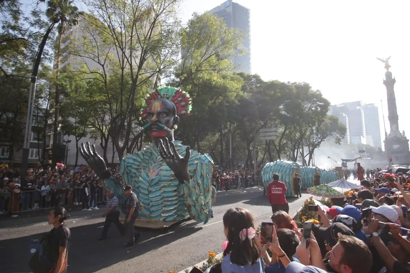 En esta edici&oacute;n no pudieron faltar muchas figuras colosales elaboradas por artesanos mexicanos. 