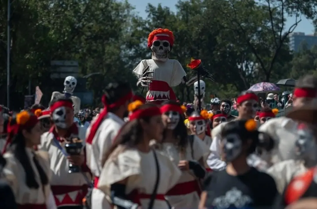 Cientos de personas desfilaron para el disfrute de todos los asistentes. 