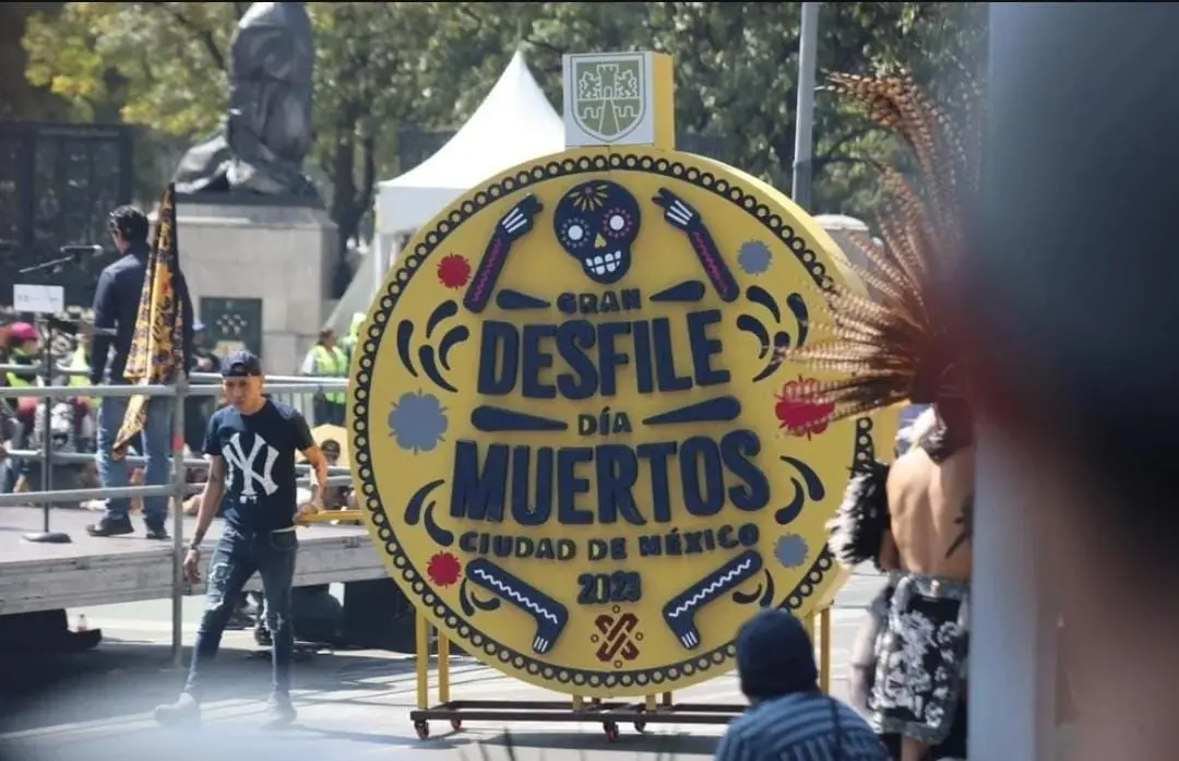 El Gran Desfile de D&iacute;a de Muertos inici&oacute; en punto de las 14:00 horas de este 4 de noviembre. 