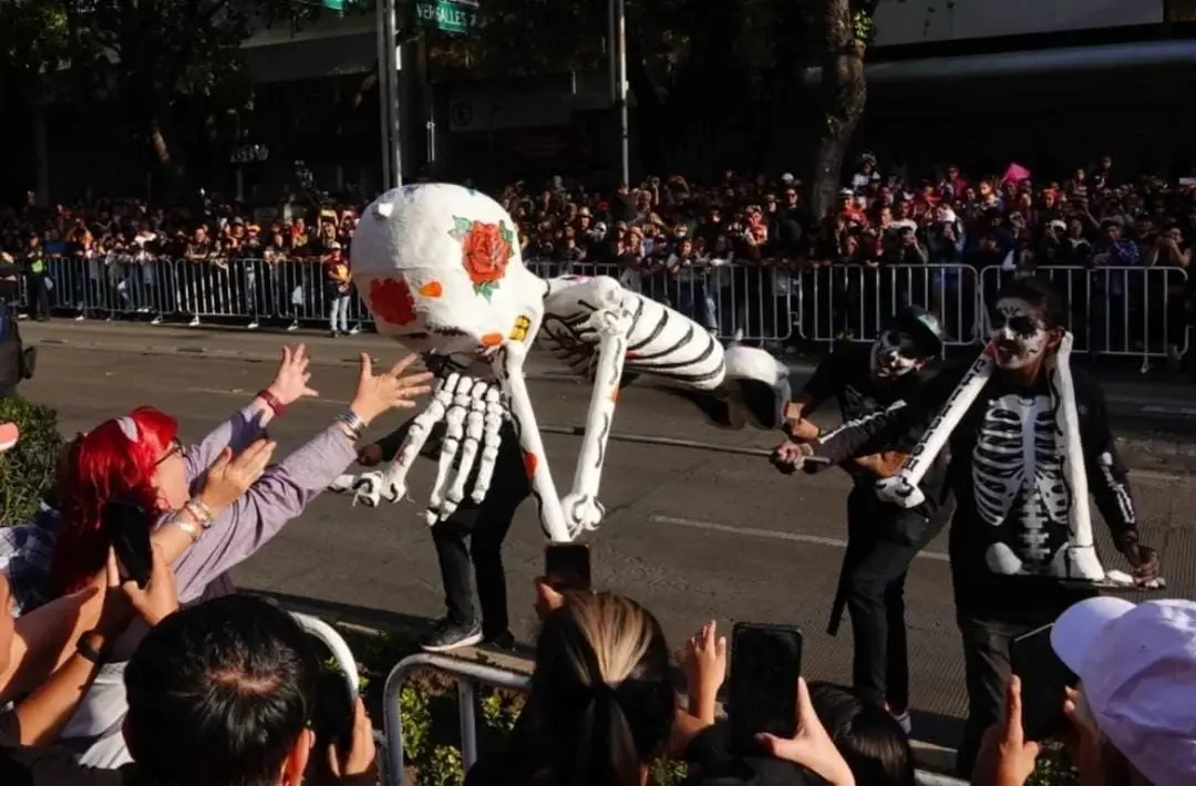 El primer desfile de D&iacute;a de Muertos ocurri&oacute; en 2016 y ya se ha vuelto toda una tradici&oacute;n, por lo que incluso turistas internacionales viajan para vivir este magno evento.