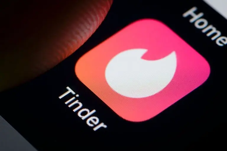 ¡Al antigüita! Tinder tiene nueva función: Amigos y familiares podrán elegir pareja para ti Créditos: X (Twitter)