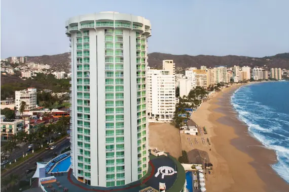 El hotel tiene una estructura emblem&aacute;tica con su forma cil&iacute;ndrica.