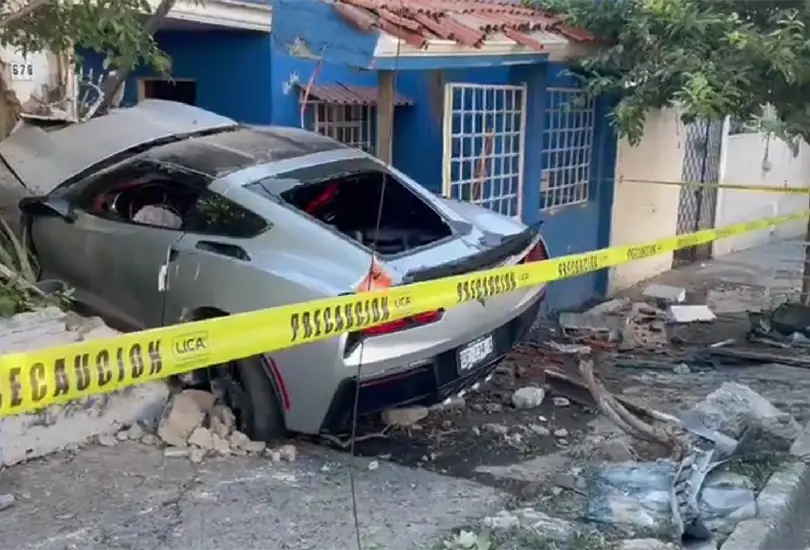 Mujer choca un Corvette por despecho