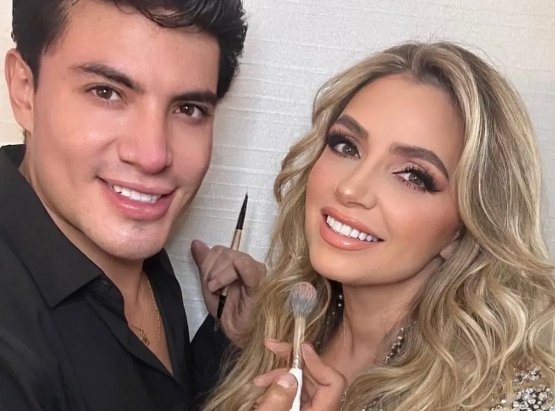 A inicios de 2023, Rivera tambi&eacute;n acapar&oacute; las miradas luego de que el maquillista V&iacute;ctor Guadarrama publicara unas fotos con ella, donde luc&iacute;a muy joven.