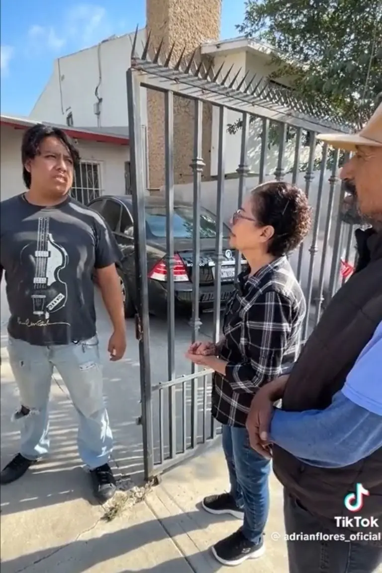 Joven despoja abuelo de su propio hogar - Tomada de video