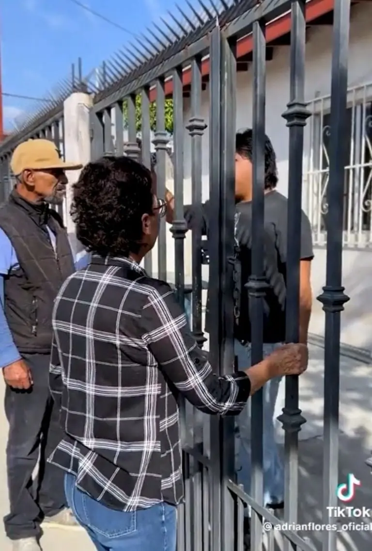 Joven despoja abuelo de su propio hogar - Tomada de video