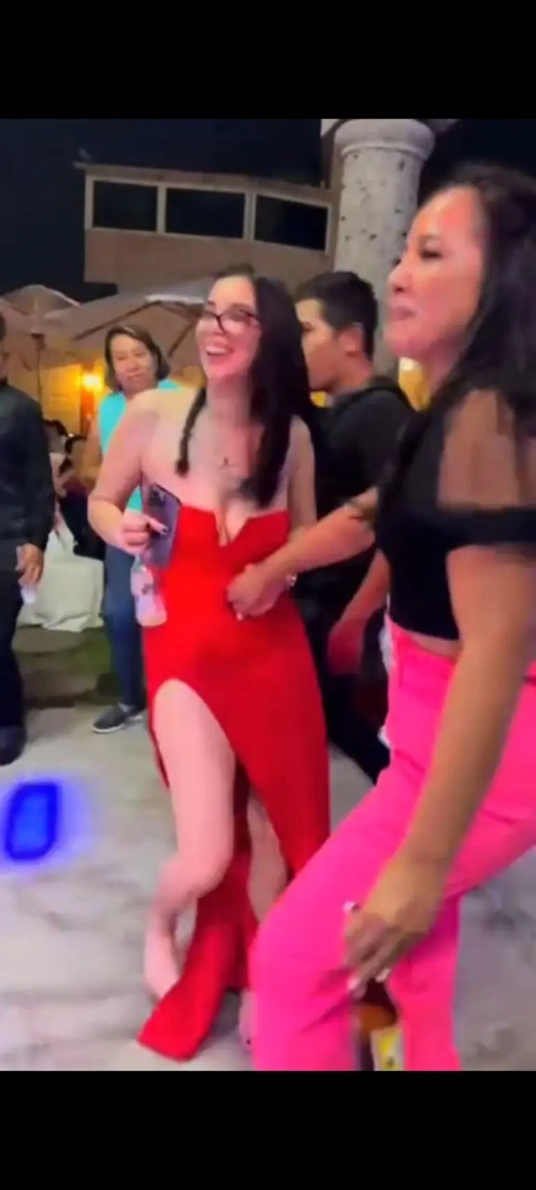 Madrina sorprende TikTok con pasos de baile - Tomada de video