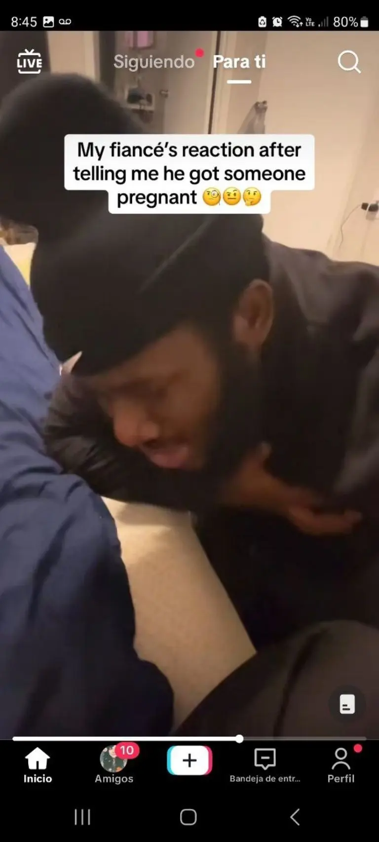 Hombre infiel hace berrinche - Tomada de video