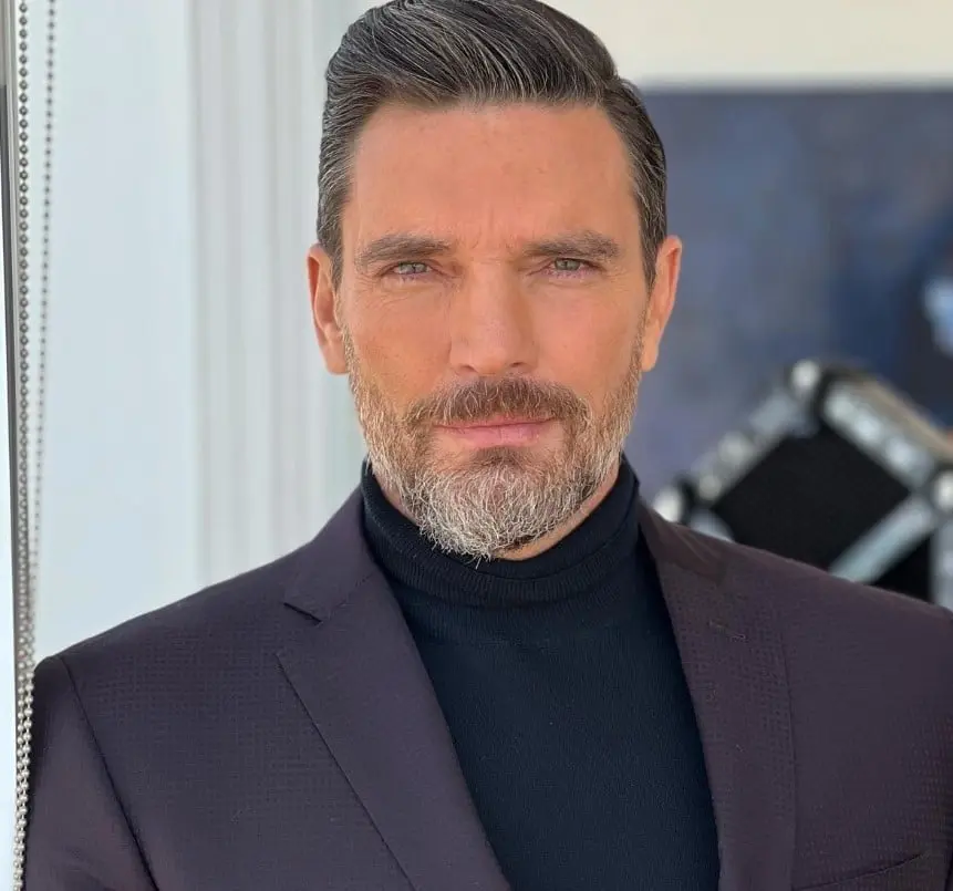 Juli&aacute;n Gil interpreta a Gerardo