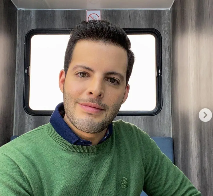 Julio Vallado interpreta Ra&uacute;l