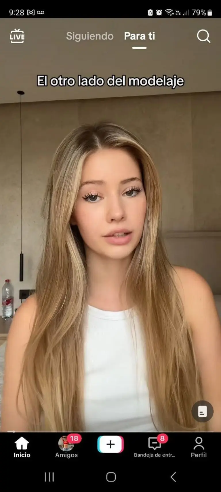 Modelo exhibe el lado oscuro del modelaje - Tomada de video