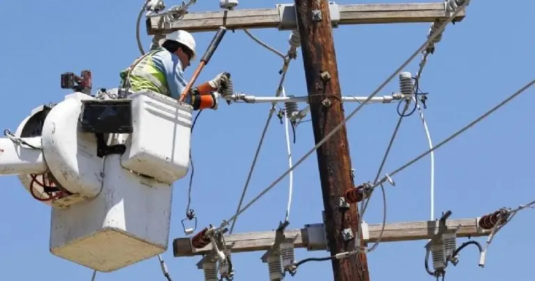 CFE: ¿Te quedaste sin luz? Así puedes reportar fallas en el servicio de energía eléctrica de manera efectiva Créditos: FB