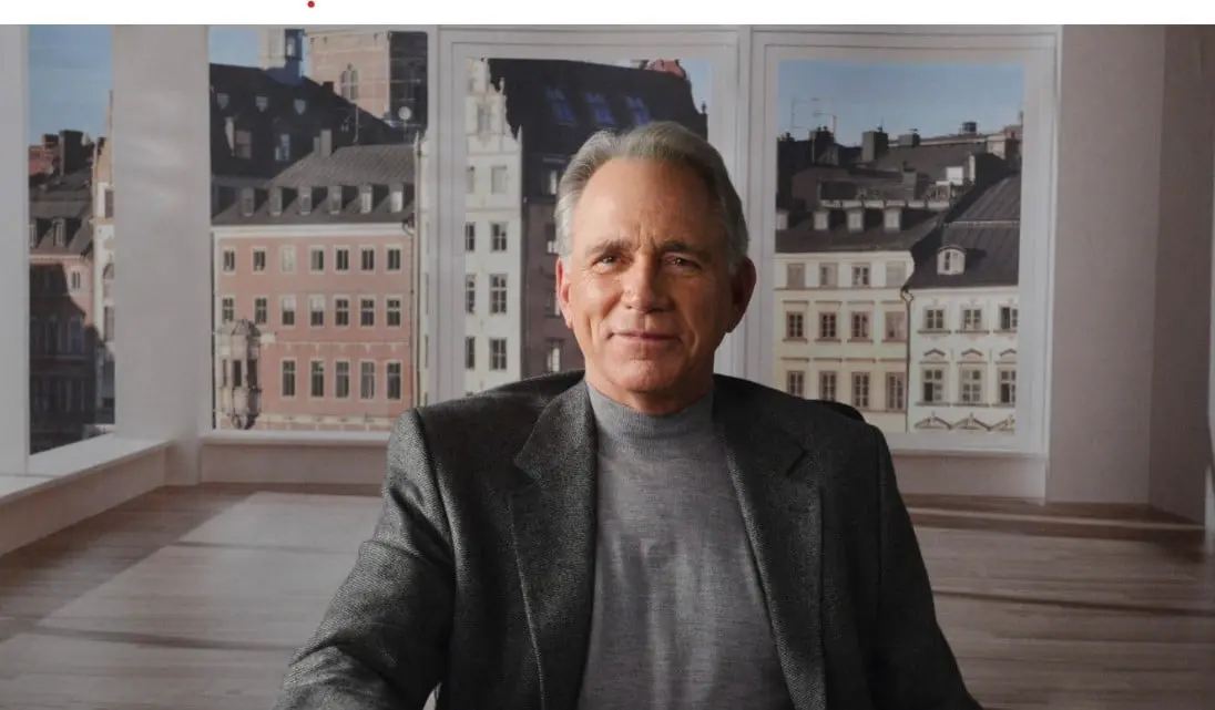 Ahora tiene 77 años y es padre de una hija. Ha tenido apariciones especiales en las series The Last Of Us y Alaska Daily.