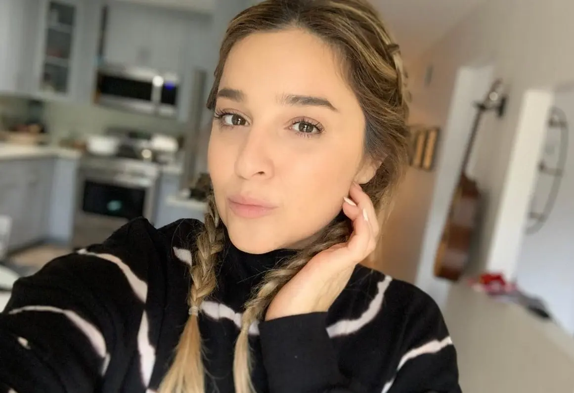 Dejó la actuación para convertirse en cantante, también es productora y coach vocal. En su perfil de Instagram documenta su vida familiar.