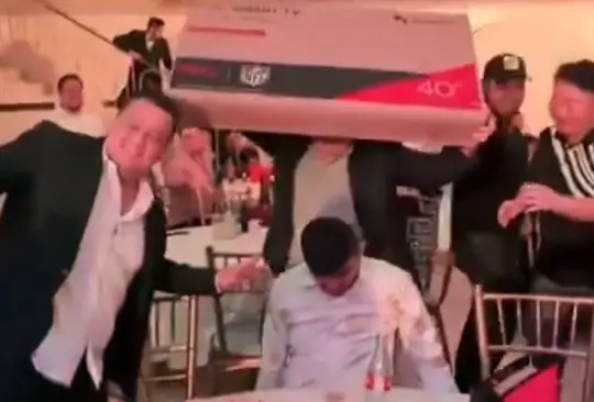 Empleado ebrio se gana una pantalla Empleado ebrio se gana una pantalla