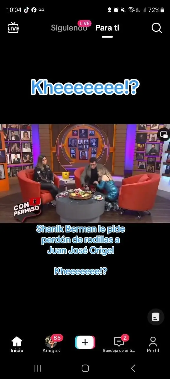 La reconocida periodista se vio arrodillada frente a Juan Jos&eacute; Origel, un momento que dej&oacute; perplejos a los presentes y a los usuarios en l&iacute;nea.