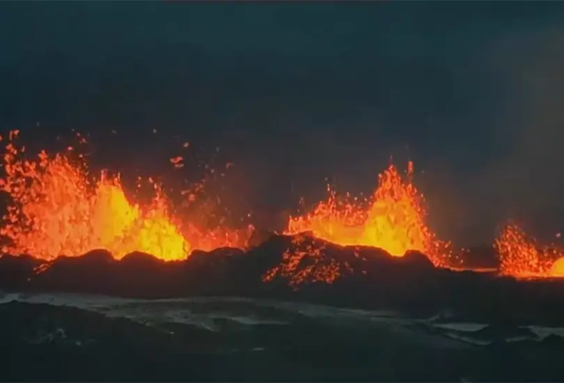 El evento ocurrió a aproximadamente 4 kilómetros de la ciudad de Grindavik, según informó la Oficina Meteorológica de Islandia El evento ocurrió a aproximadamente 4 kilómetros de la ciudad de Grindavik, según informó la Oficina Meteorológica de Islandia