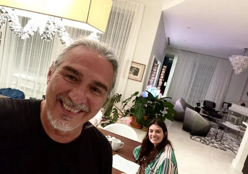 Ahora tiene 71 a&ntilde;os y es padre de 3 hijas. Principalmente ha trabajado como productor y entre sus proyectos est&aacute;n las telenovelas: 'Miss XV' y 'Like, la leyenda'.