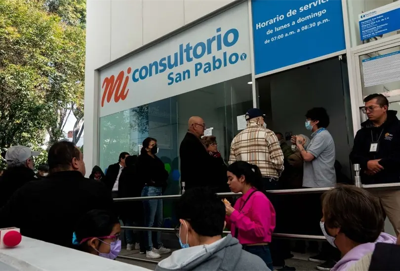 La vacuna contra el covid-19 de Pfizer se agot&oacute; en algunas farmacias de la CDMX. 