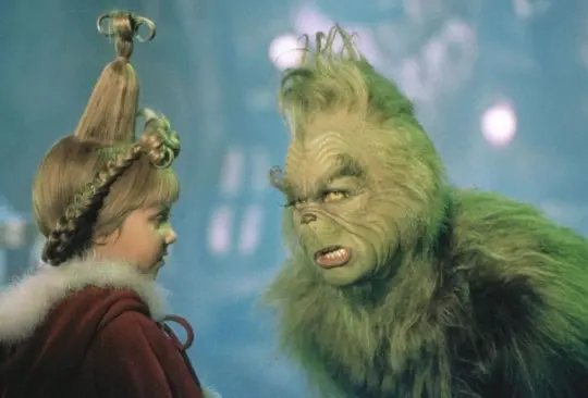 La niña se robó los corazones en el clásico del cine navideño. La niña se robó los corazones en el clásico del cine navideño.