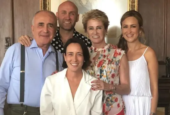 Pedro Ferriz con sus hijos, Pedro, Dore, Nina y su esposa Dore. 