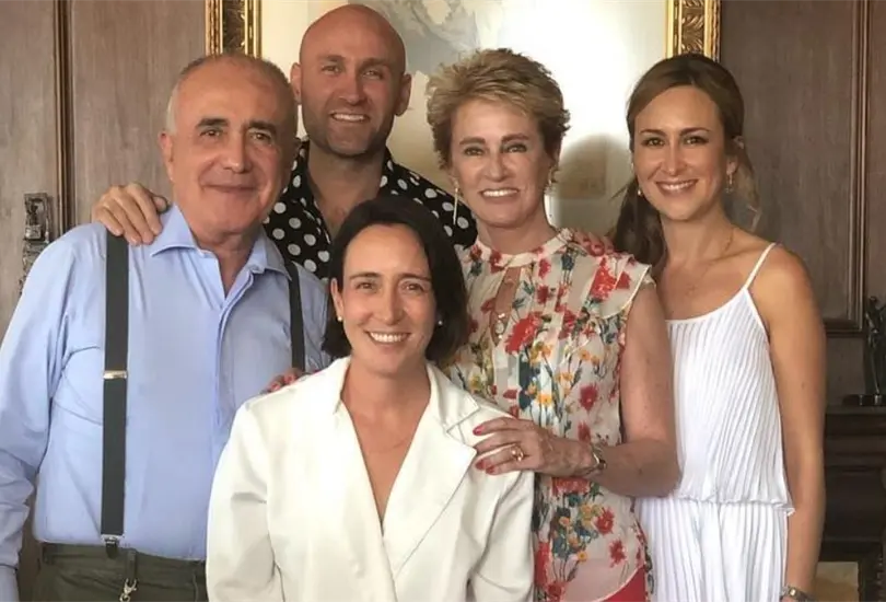 Pedro Ferriz con sus hijos, Pedro, Dore, Nina y su esposa Dore. Pedro Ferriz con sus hijos, Pedro, Dore, Nina y su esposa Dore.
