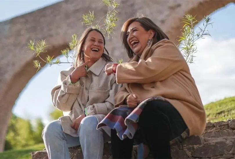 Diana Vega junto a su madre Xóchitl Gálvez. Diana Vega junto a su madre Xóchitl Gálvez.