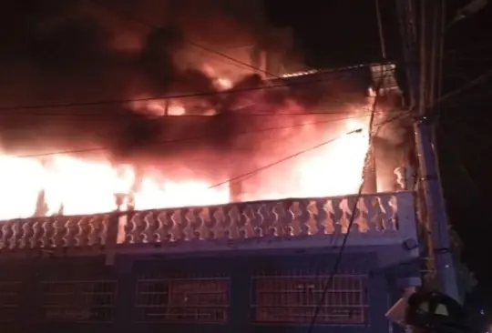 Incendio en taller de telas en Ecatepec deja una persona muerta. 