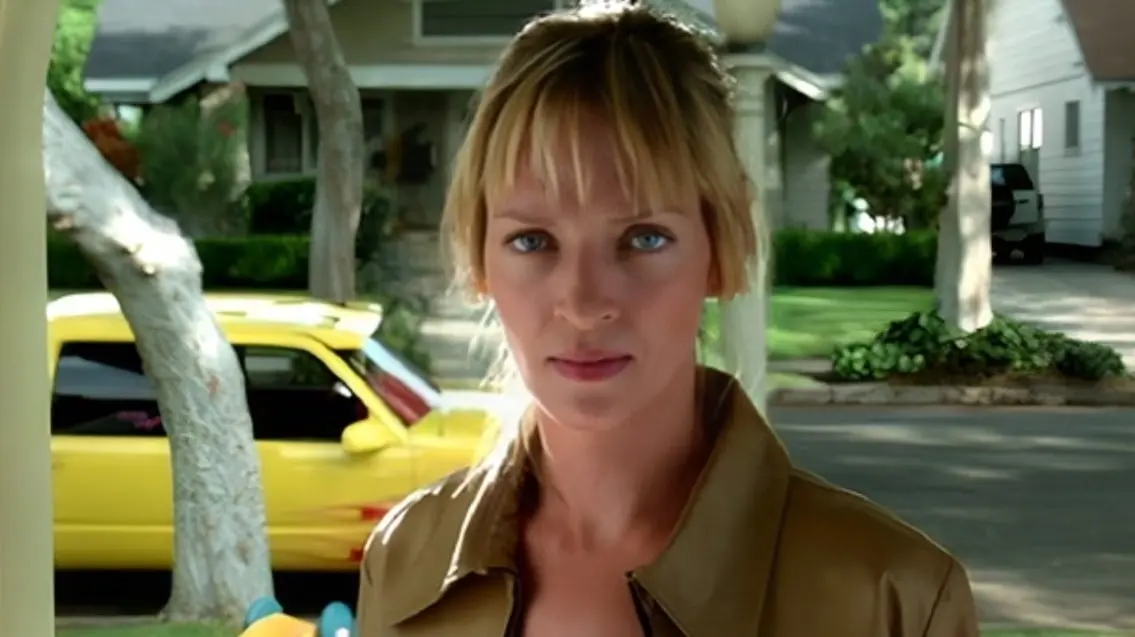 Kill Bill es una de las pel&iacute;culas m&aacute;s exitosas de Quentin Tarantino y este 2023 se cumplen 20 a&ntilde;os del estreno del primer volumen. La historia presenta a una mujer conocida como La Novia, quien es atacada en el d&iacute;a del ensayo de su boda por los integrantes de la banda de su exnovio Bill. Luego de 4 a&ntilde;os en coma, la mujer despierta y descubre que perdi&oacute; al beb&eacute; que esperaba por lo que decide vengarse.