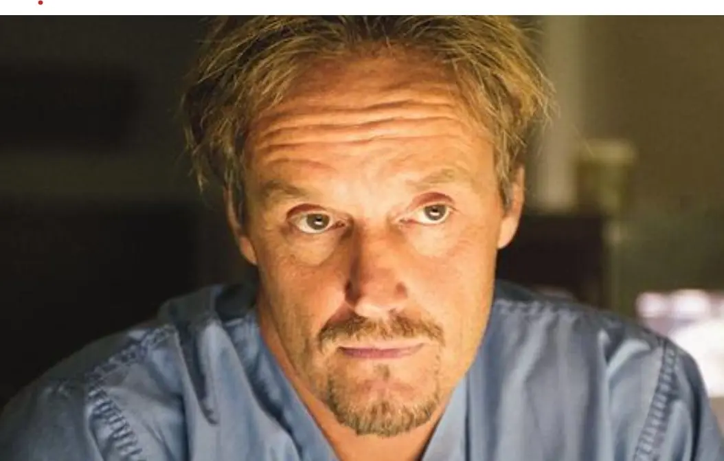 Michael Bowen interpret&oacute; a Buck, un enfermero que se aprovech&oacute; de Beatrix