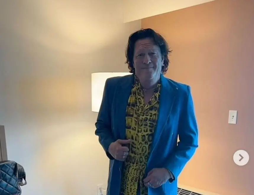 Ahora tiene 66 a&ntilde;os, est&aacute; casado con DeAnna Madsen y es padre de 5 hijos. Ha trabajado en pel&iacute;culas como &Eacute;rase una vez en... Hollywood y Mad World.