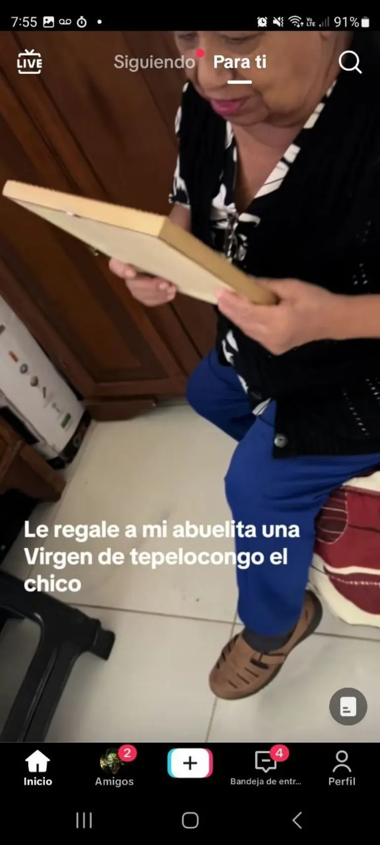 Abuela recibe Virgen con rostro de Lana del Rey - Tomada de video